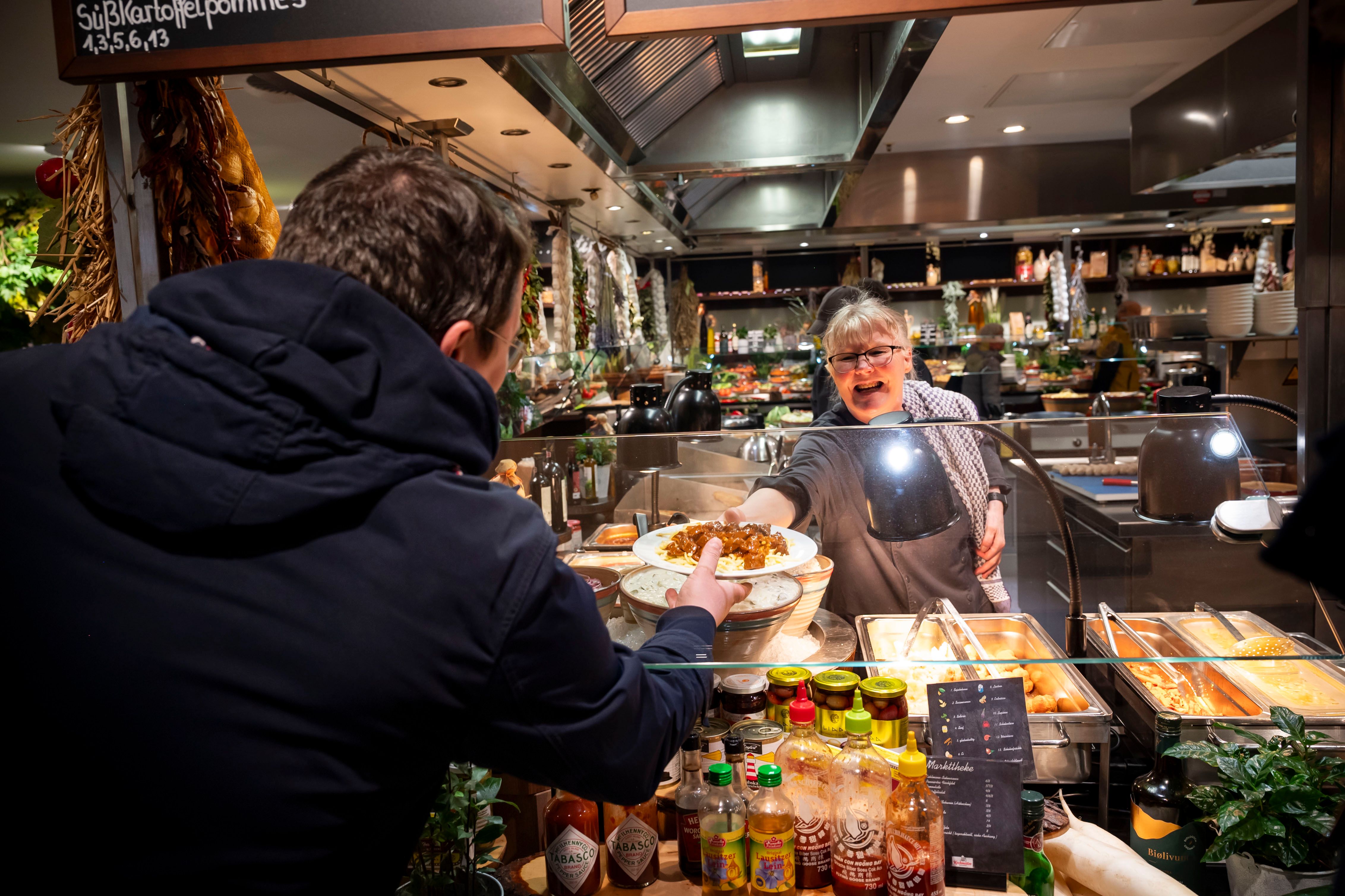 Restaurant Kochmütze im Möbelhaus Höffner in Schönefeld: Wenn der Couchkauf hungrig macht