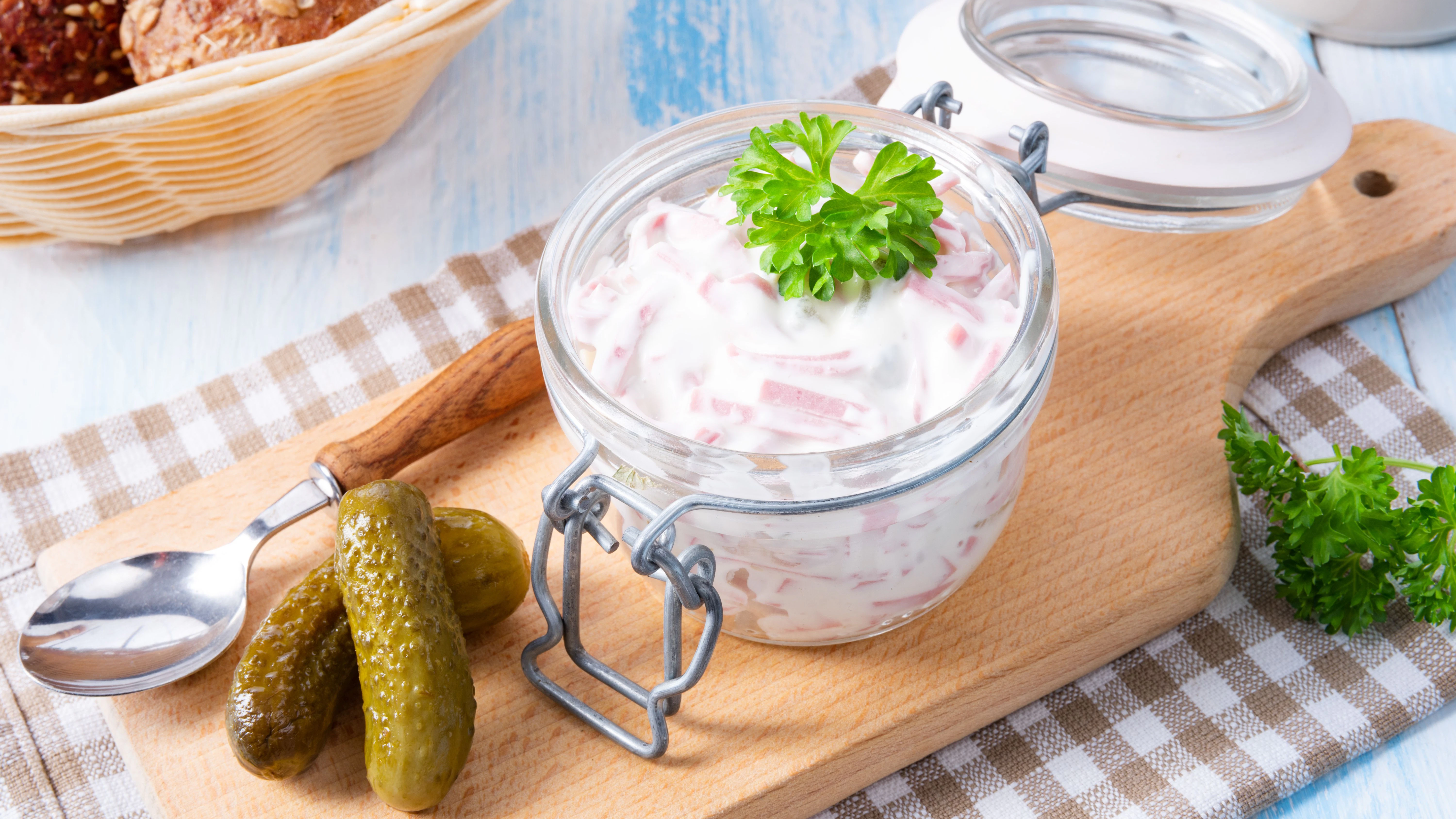 Einfach köstlich, dieser Fleischsalat! Das Rezept für Omas Klassiker setzt auf einfache Zutaten.