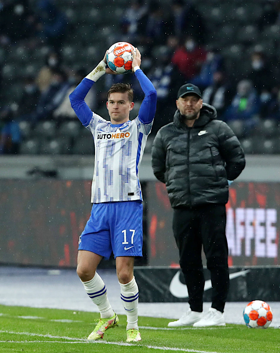 Trainer Pal Dardai machte Eigengewächs Maxi Mittelstädt zum Hertha-Profi. Doch im Sommer 2023 verließ der Linksverteidiger den Klub.