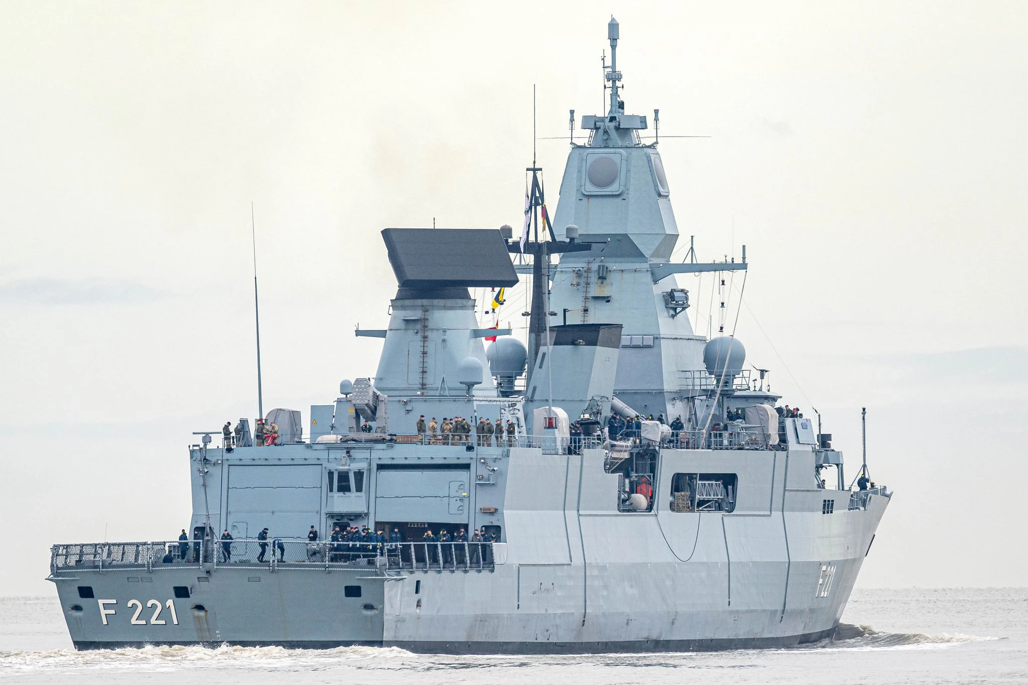 ARCHIV - Es war der erste scharfe Waffeneinsatz der Deutschen Marine in dem am Freitag begonnenen Einsatz.  