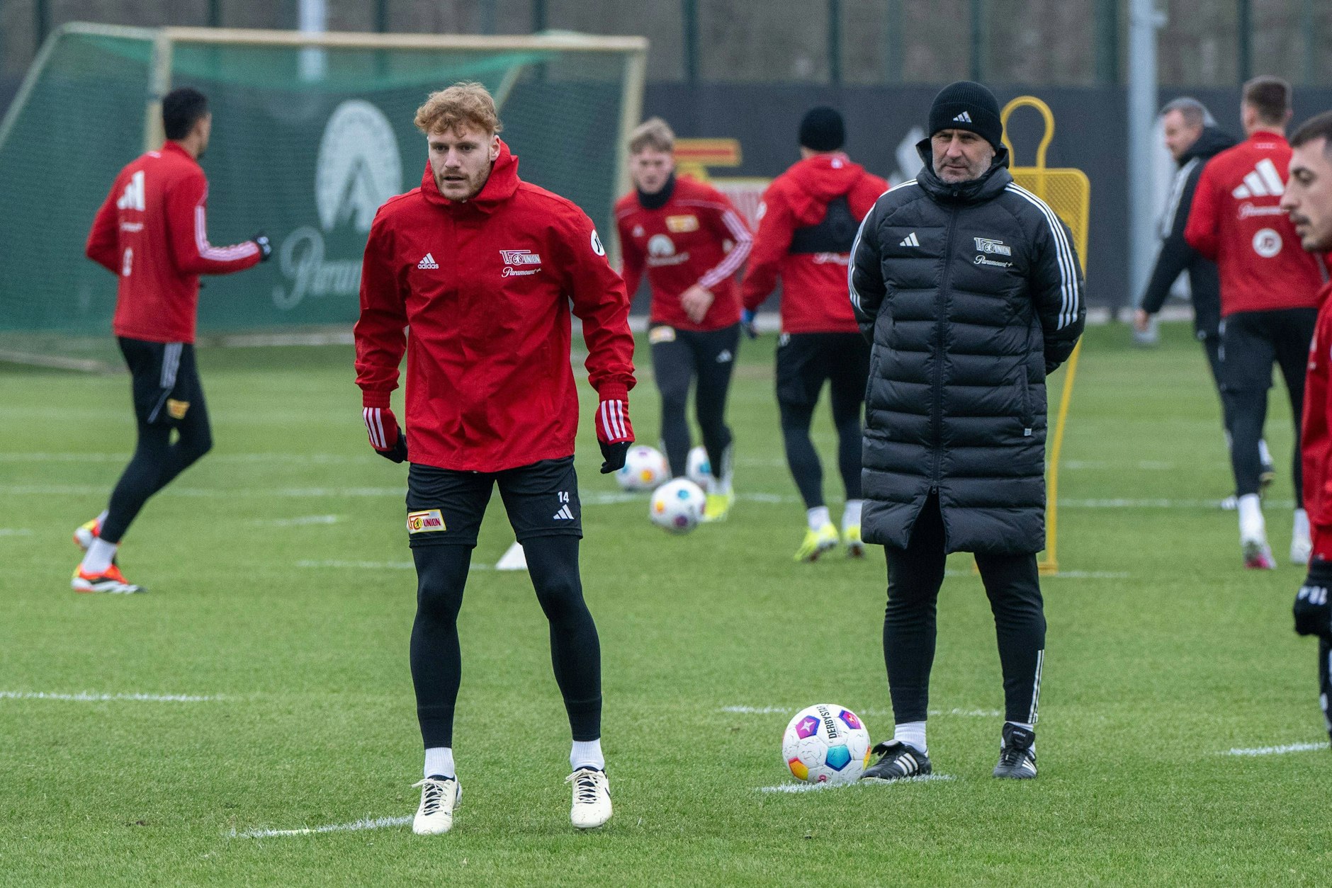 Union-Coach Nenad Bjelica und sein Neueinkauf Yorbe Vertessen im Training.