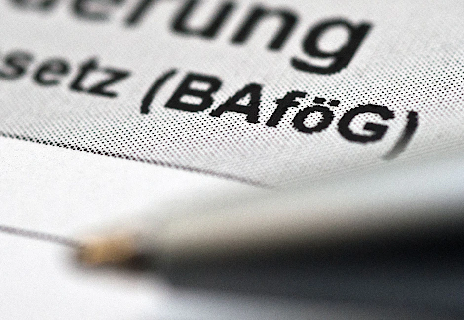 ARCHIV - Die Gewerkschaft Erziehung und Wissenschaft bezeichnet die Pläne des Bundesbildungsministeriums zum BaföG als «Armutszeugnis».  