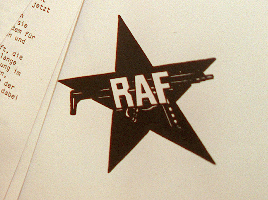 ARCHIV - Ein Symbold der RAF auf einem Schreiben der Rote Armee Fraktion (RAF).  