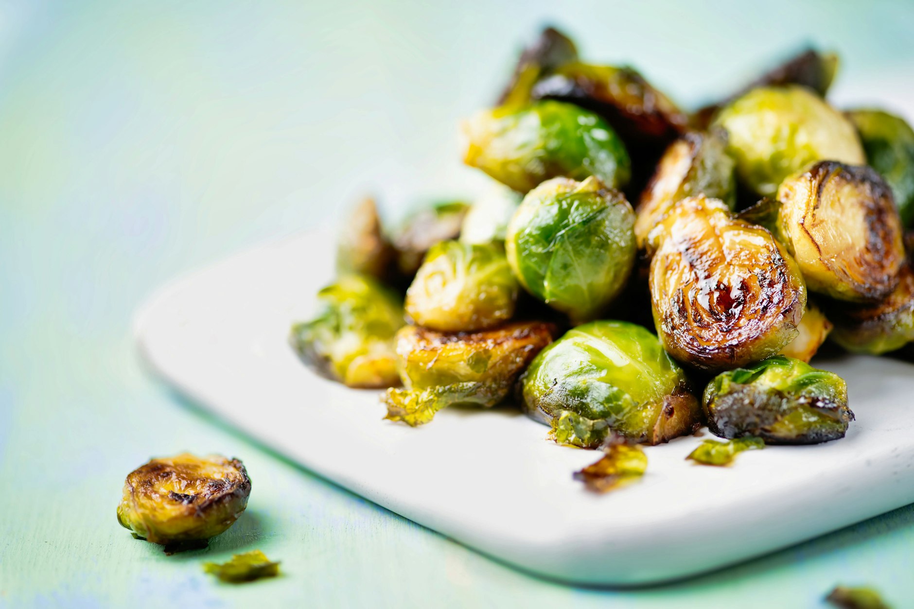 Das Rezept für Rosenkohl mit Parmesan ist einfach, gesund und total lecker.