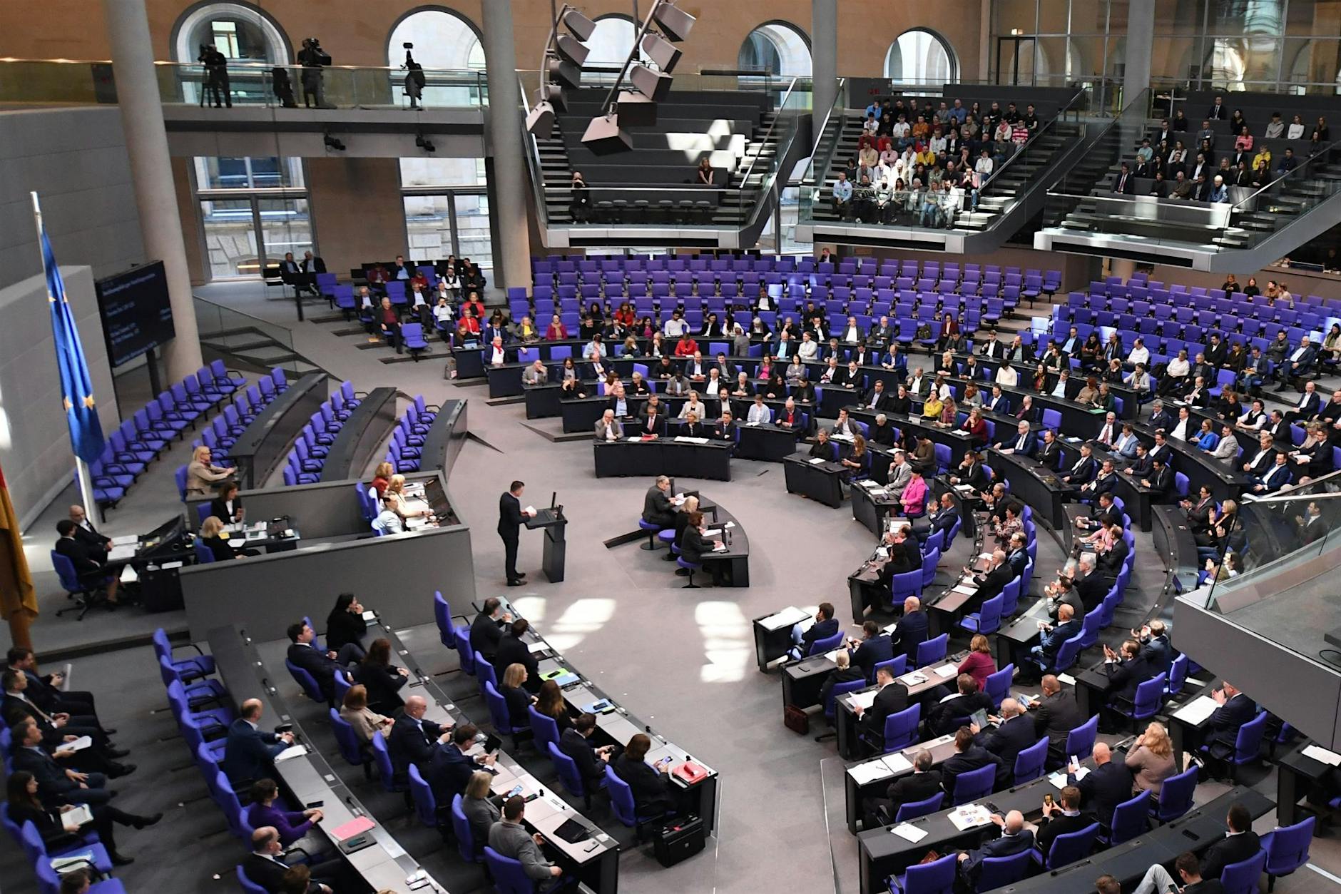 Größte Diäten-Erhöhung seit 1996: Bundespolitiker bekommen 635 Euro mehr!