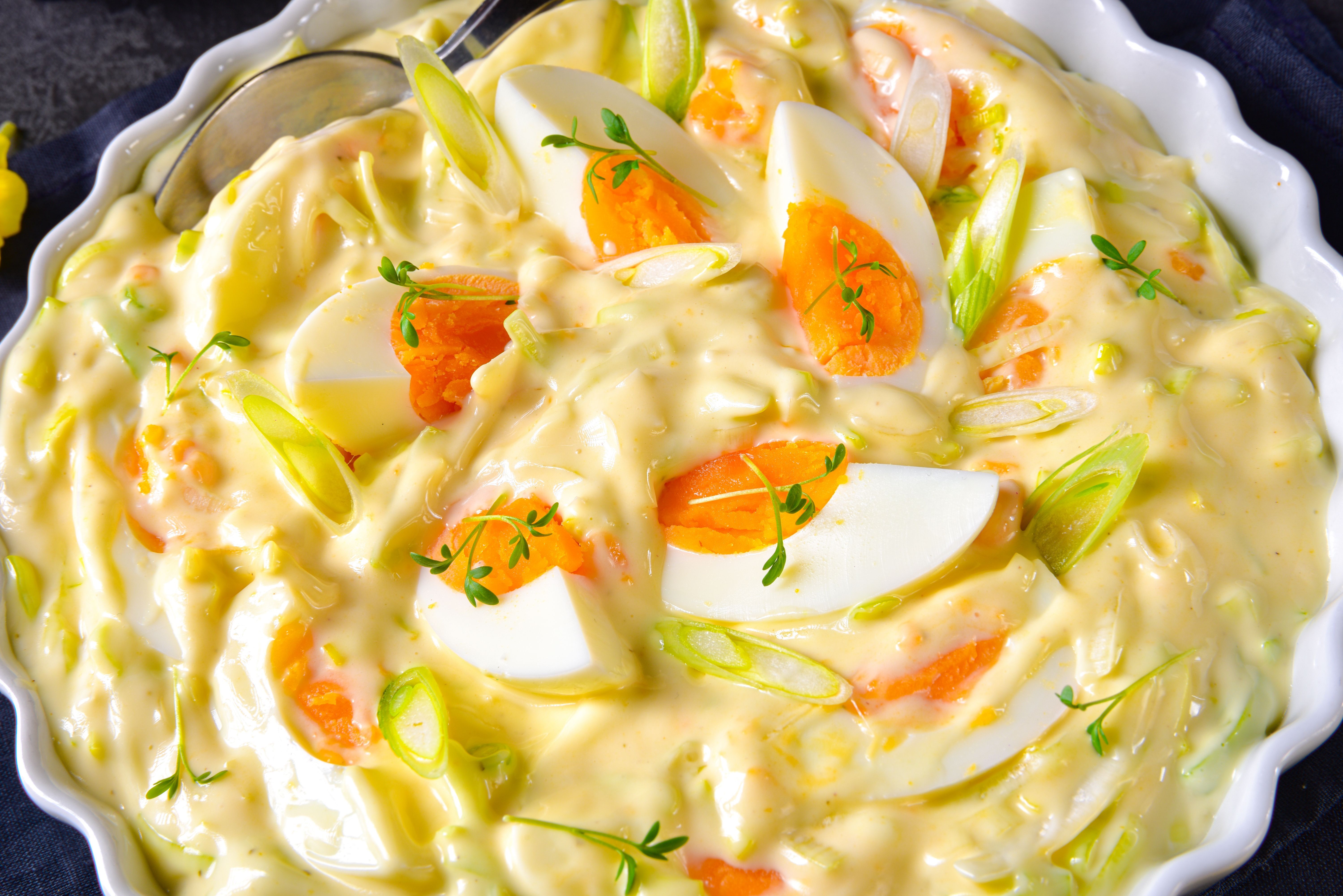 Geniales Rezept: Kennen Sie schon 7-Tassen-Salat? Sie werden ihn LIEBEN!