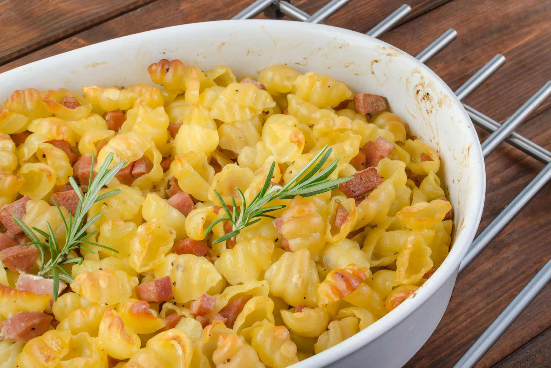 Nudel-Schinken-Gratin ist schnell gemacht - und das Rezept ist auch nicht besonders teuer.