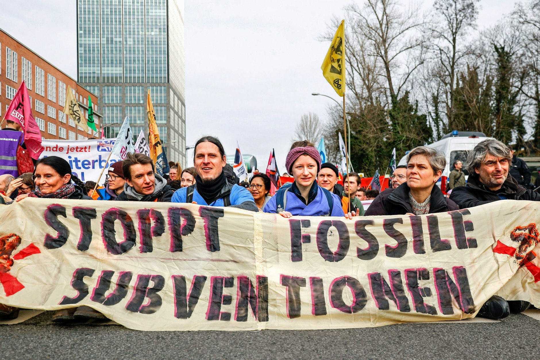 Demonstranten haben am Samstag die Elsenbrücke blockiert.&nbsp;