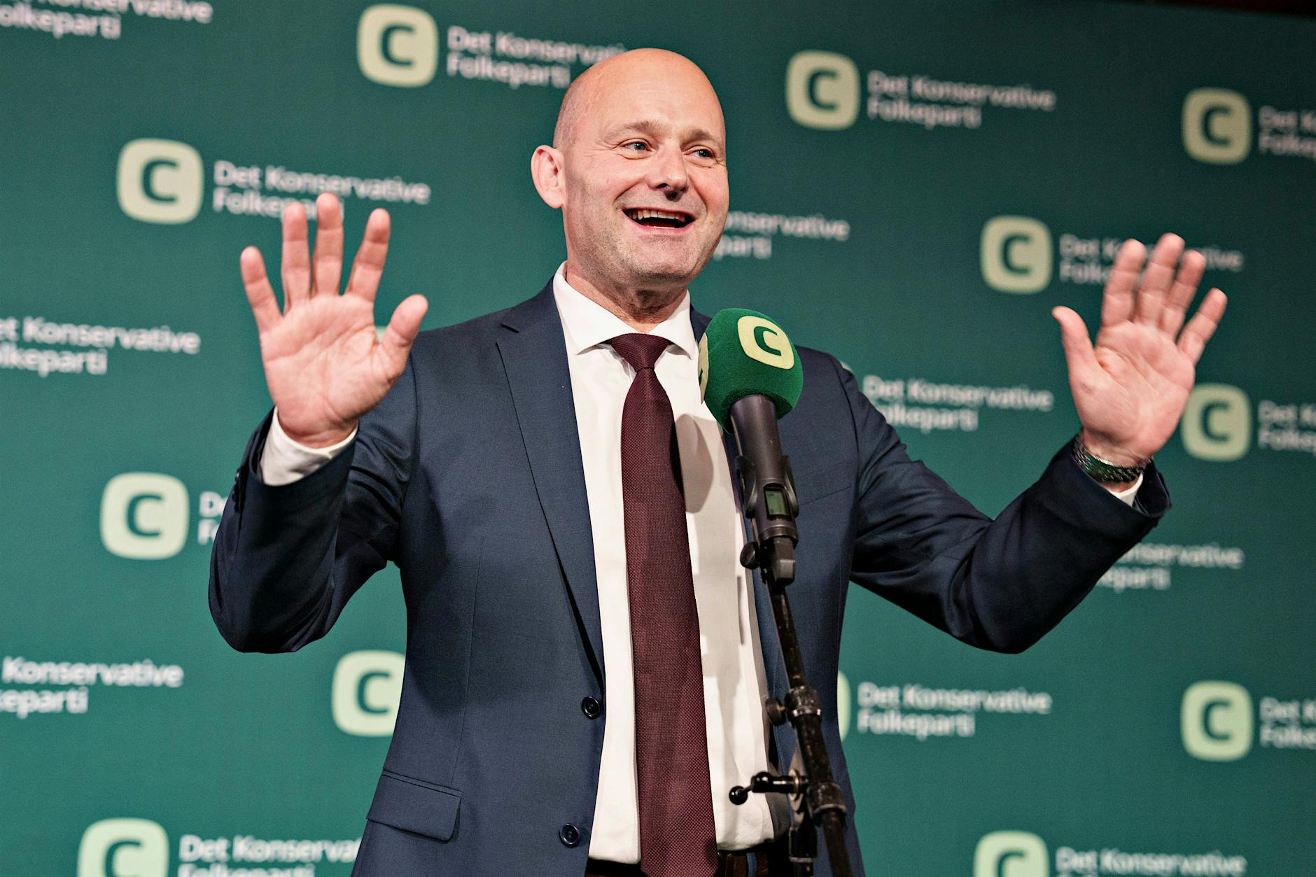 Konservativer Politiker (52) stirbt an Hirnblutung bei Parteitreffen