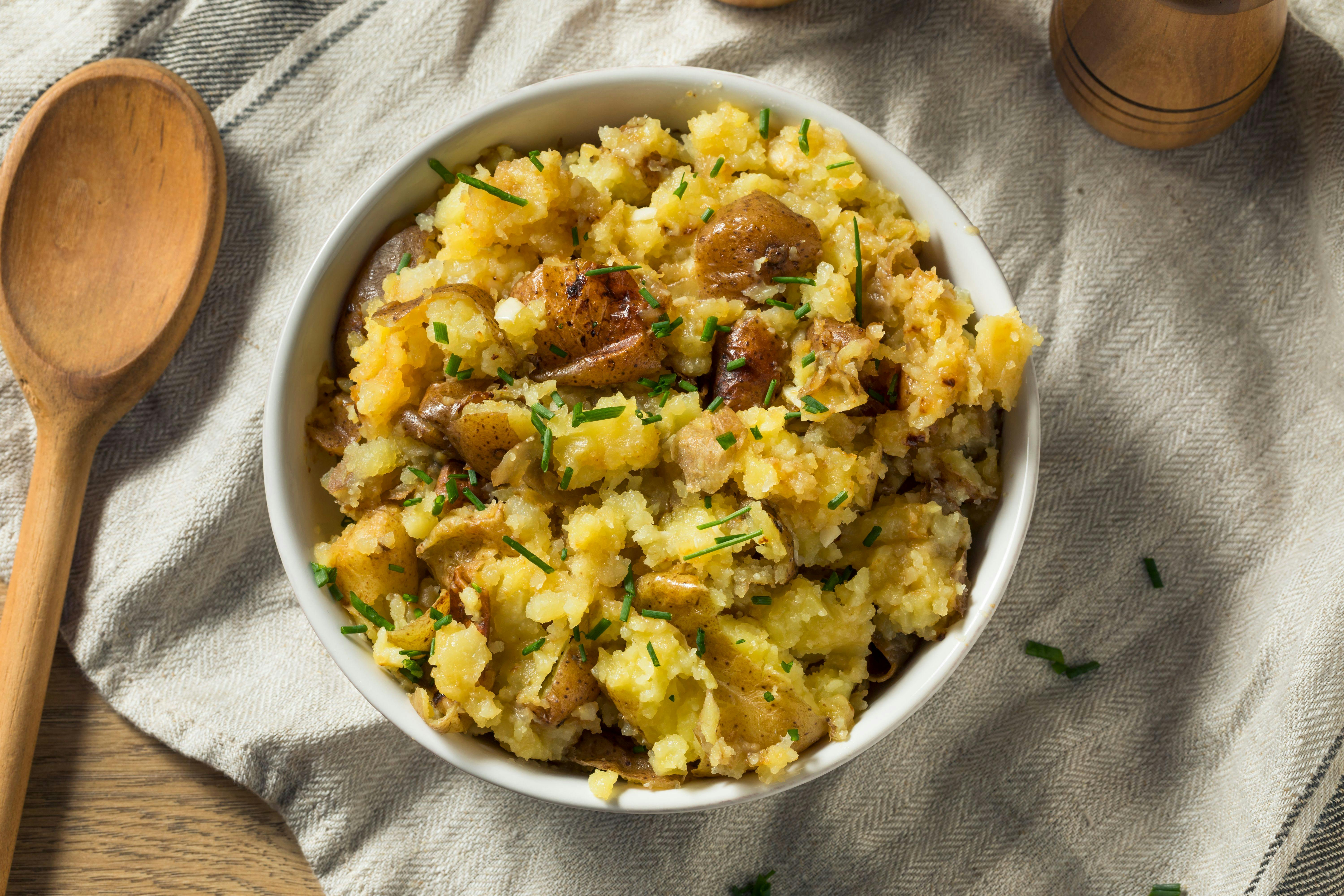 Herrliches Rezept: Stampfkartoffeln mit Knoblauch und Schnittlauch