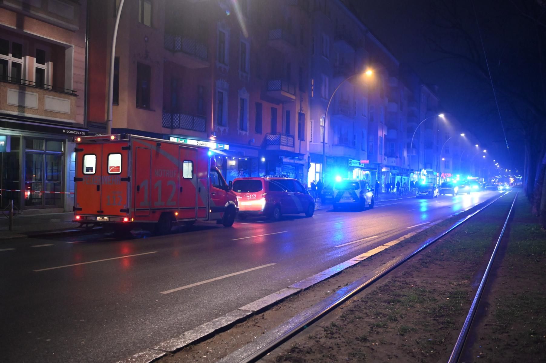 Dramatische Szenen in Friedrichshain: Feuerwehr rettet 16 Personen nach Brandstiftung