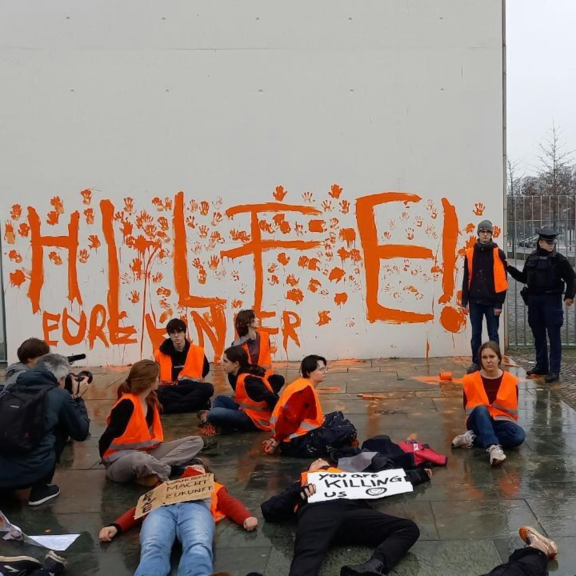 „Letzte Generation“ beschmiert das Kanzleramt