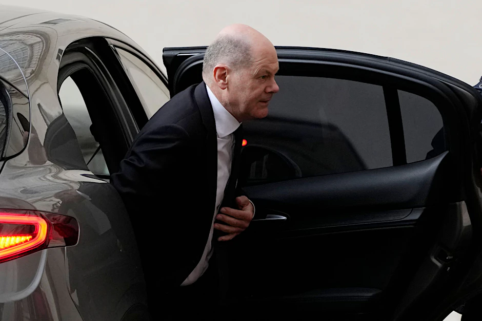 Bundeskanzler Olaf Scholz äußert sich am Rande einer Privataudienz am 02. März bei Papst Franziskus im Vatikan zum Luftwaffen-Mitschnitt.