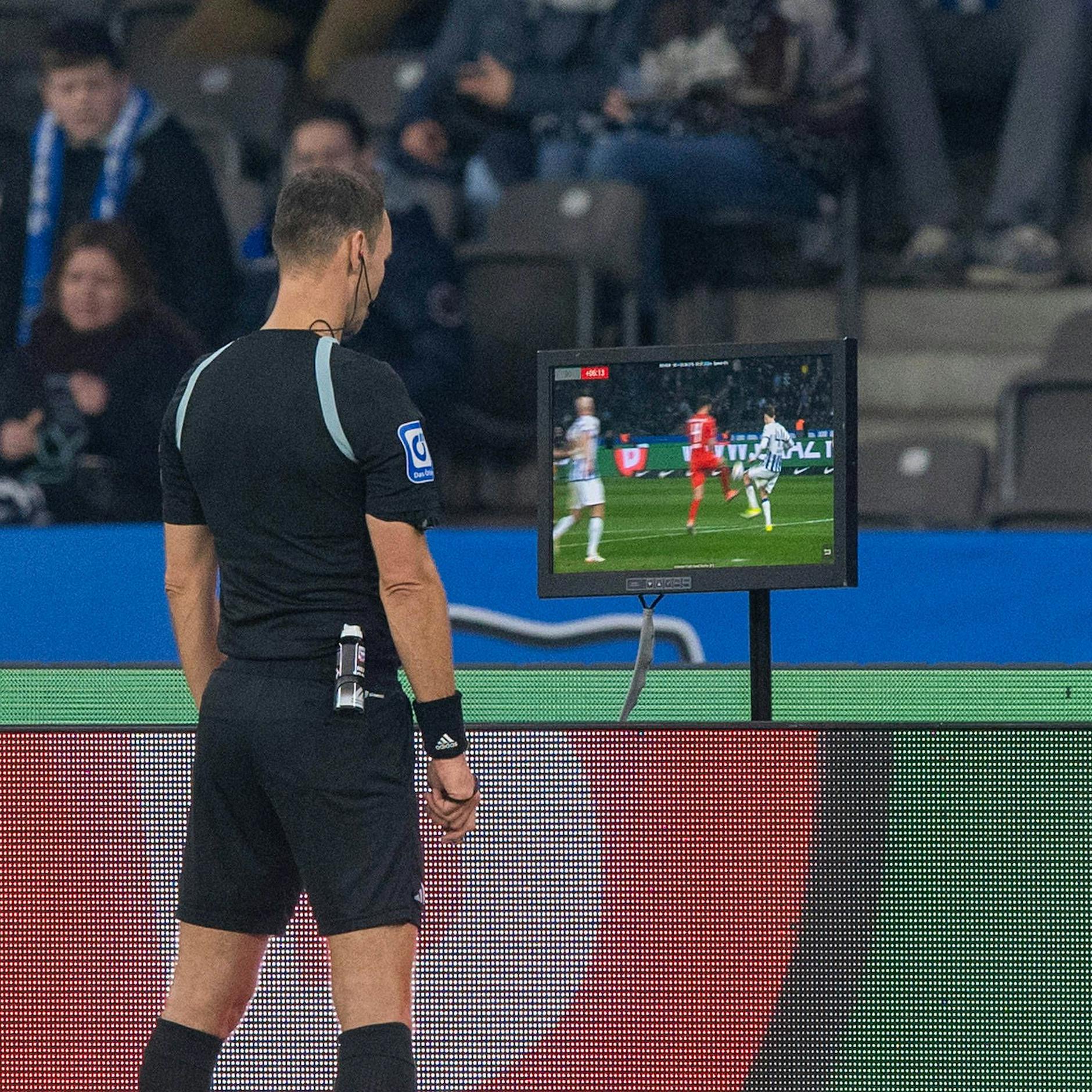 Hertha BSC und Schiri Bastian Dankert: 18 Spiele, fünf Witz-Elfer