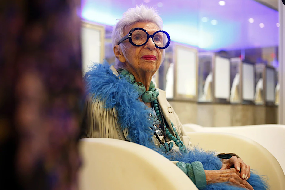Mode-Ikone Iris Apfel starb bereits am Freitag im Alter von 102 Jahren.