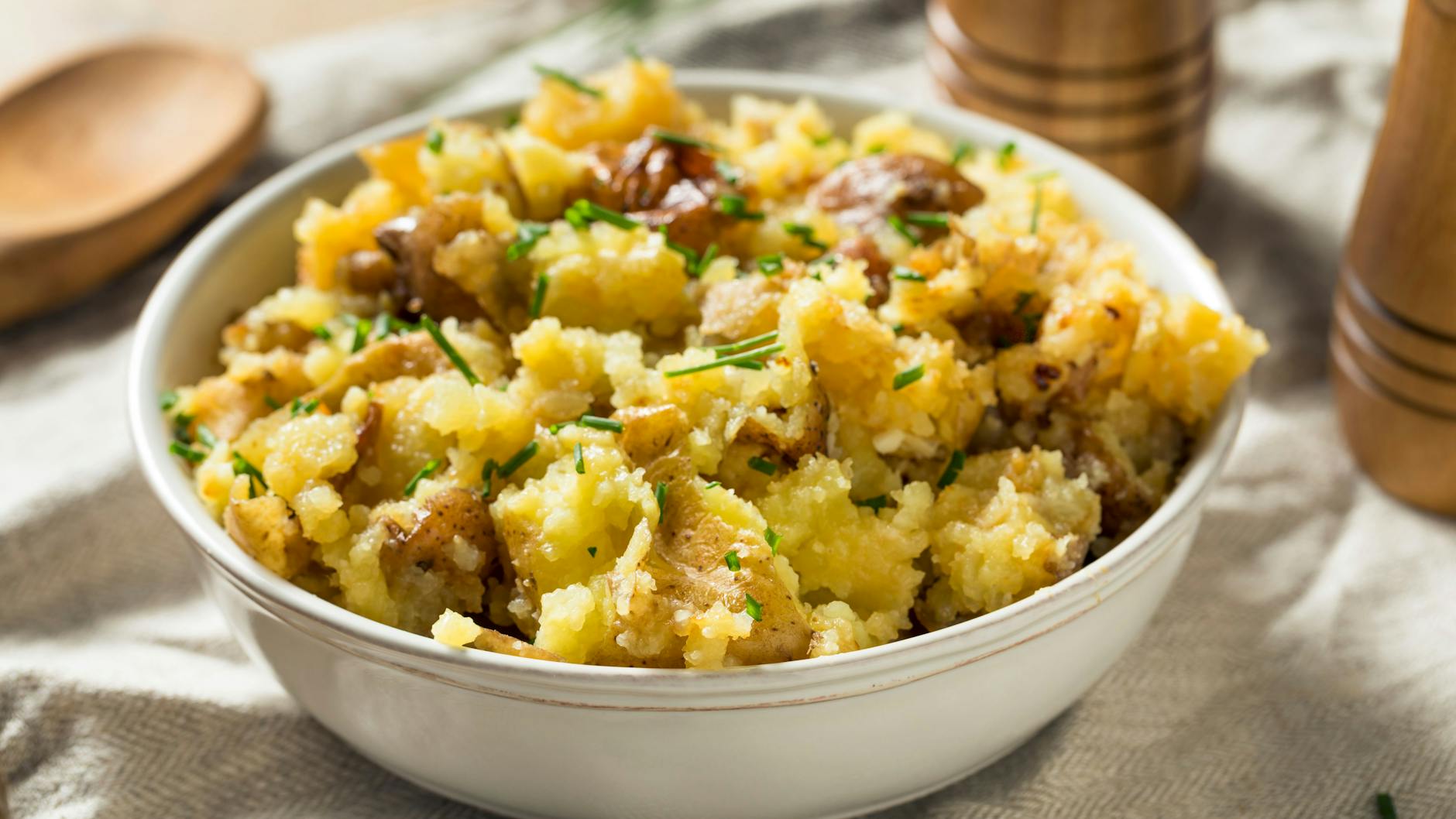 Richtig lecker: Dieses Rezept für aromatische Stampfkartoffeln mit Knoblauch ist perfekt als Beilage.