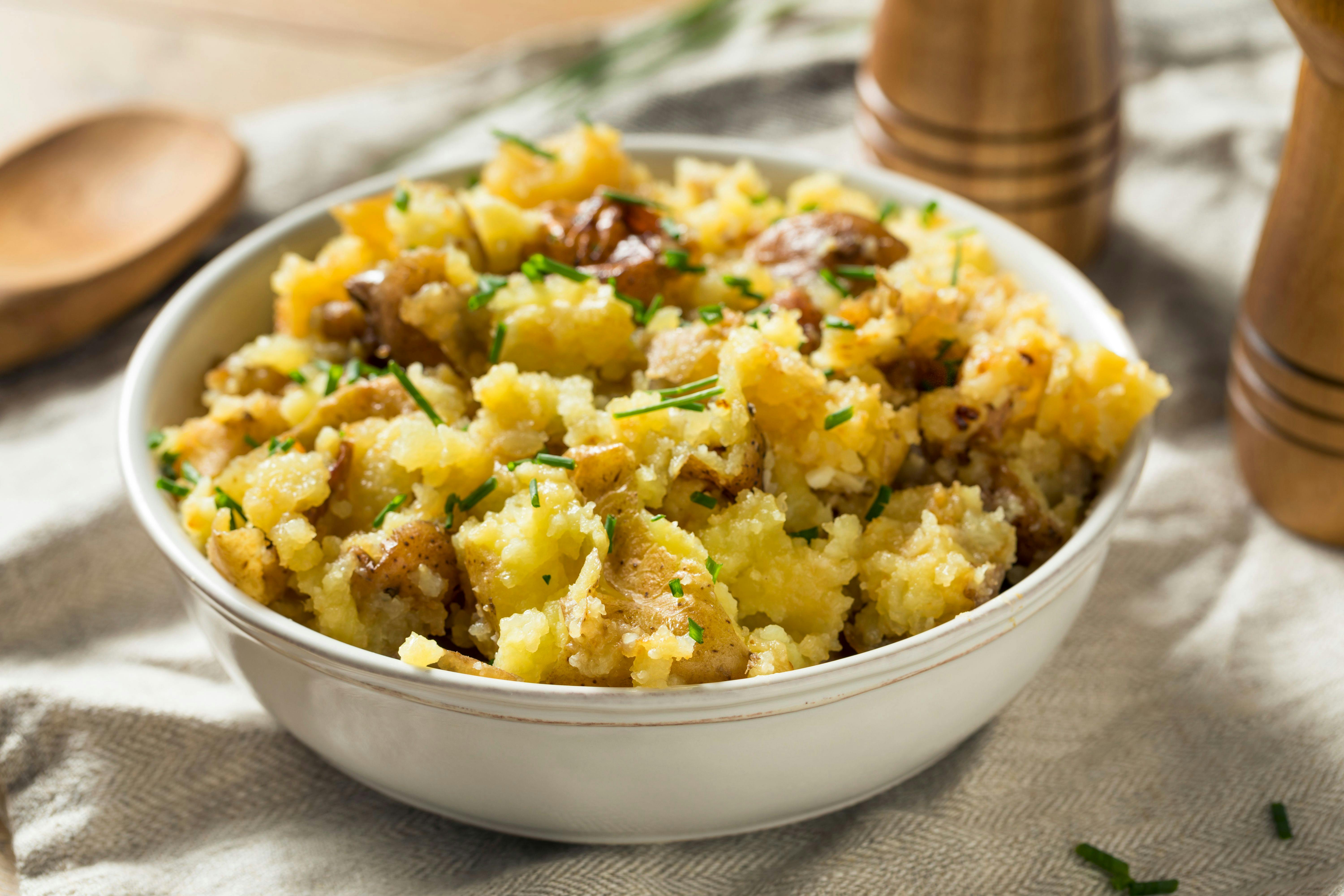 Herrliches Rezept: Stampfkartoffeln mit Knoblauch und Schnittlauch