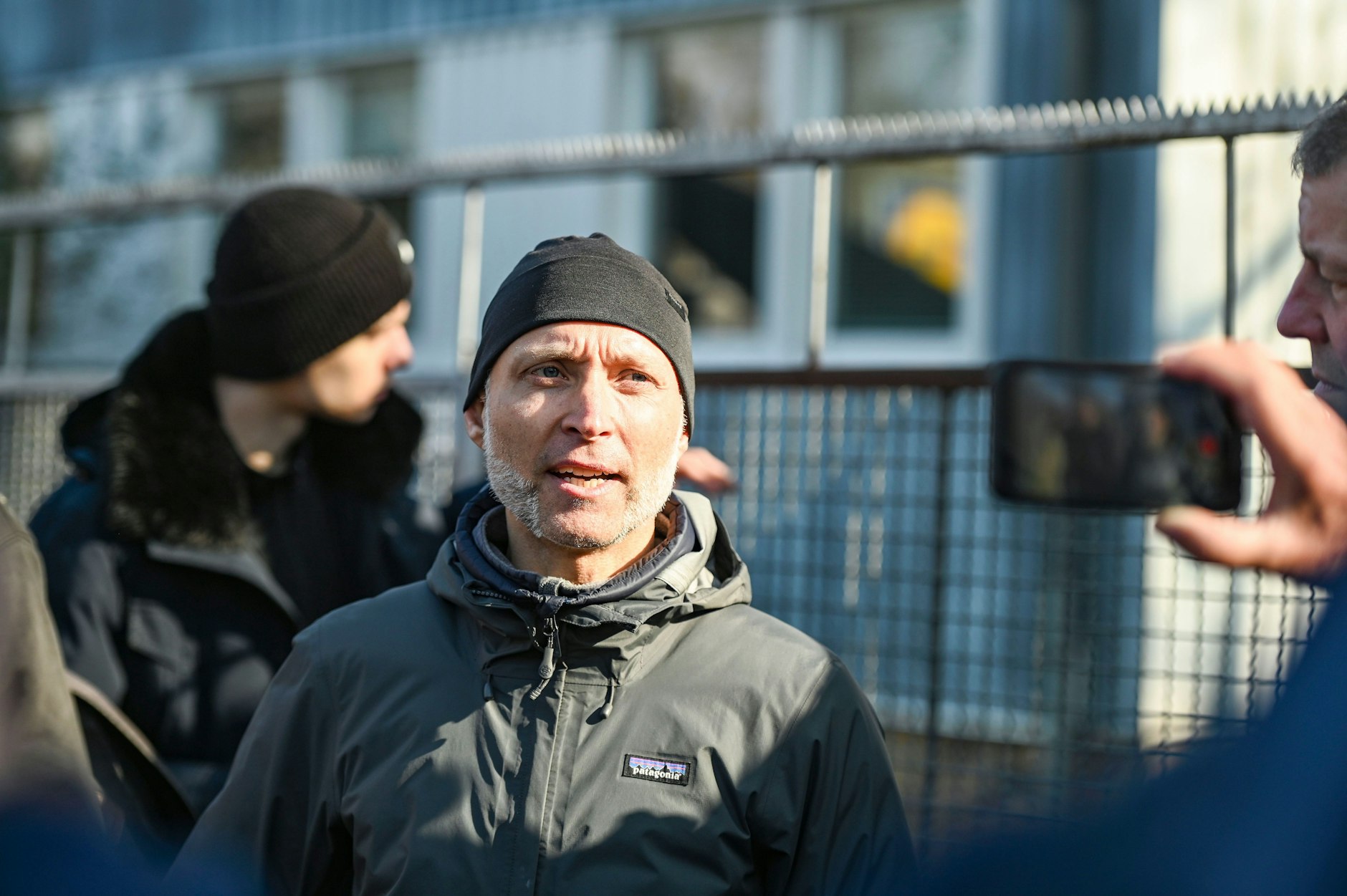 Rechtsanwalt Ulrich Kerner ist am Ort des Geschehens.