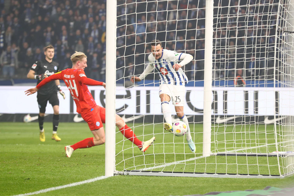 Hertha BSC: Tapferer Tabakovic! Ohne Tape am Knie trifft er wieder