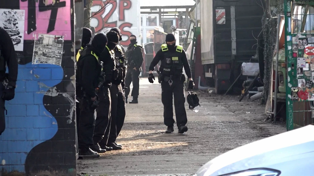 SEK in Friedrichshain: RAF-Terroristen nicht geschnappt! +++ DAS sagt das Landeskriminalamt +++ So erlebten Anwohner den Einsatz