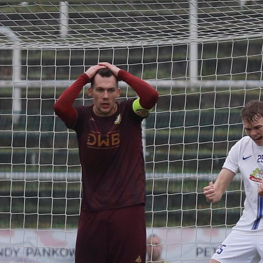 Gibt’s doch nicht: Chris Reher rauft sich nach seiner vergebenen Chance zum Sieg gegen Eilenburg die Haare.