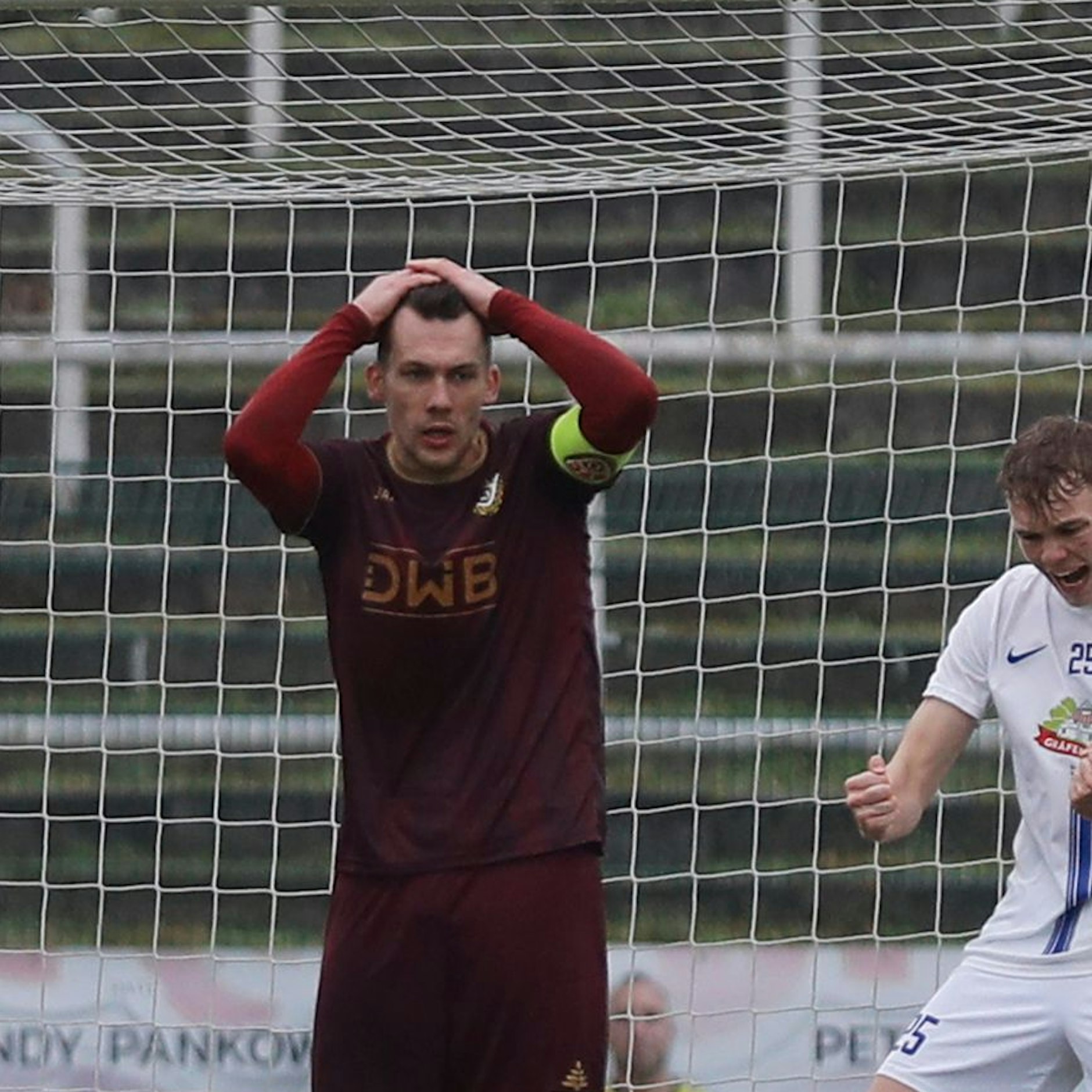 Gibt’s doch nicht: Chris Reher rauft sich nach seiner vergebenen Chance zum Sieg gegen Eilenburg die Haare.