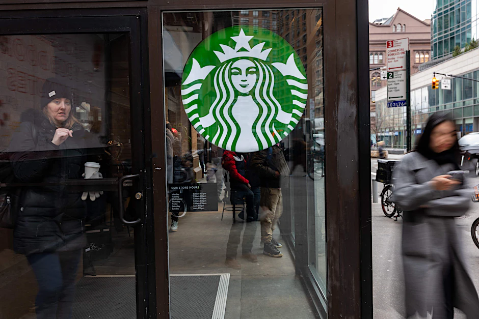 Starbucks bietet zu Feiertagen Kaffee in speziellen Geschmacksrichtungen an.