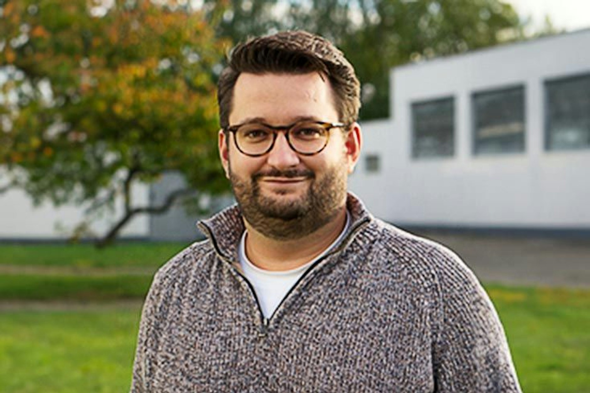 „Ich schaue, wo ich mein Auto parke und ob ich verfolgt werden könnte“, sagt der Grünen-Politiker und Landtagskandidat Paul-Philipp Neumann.