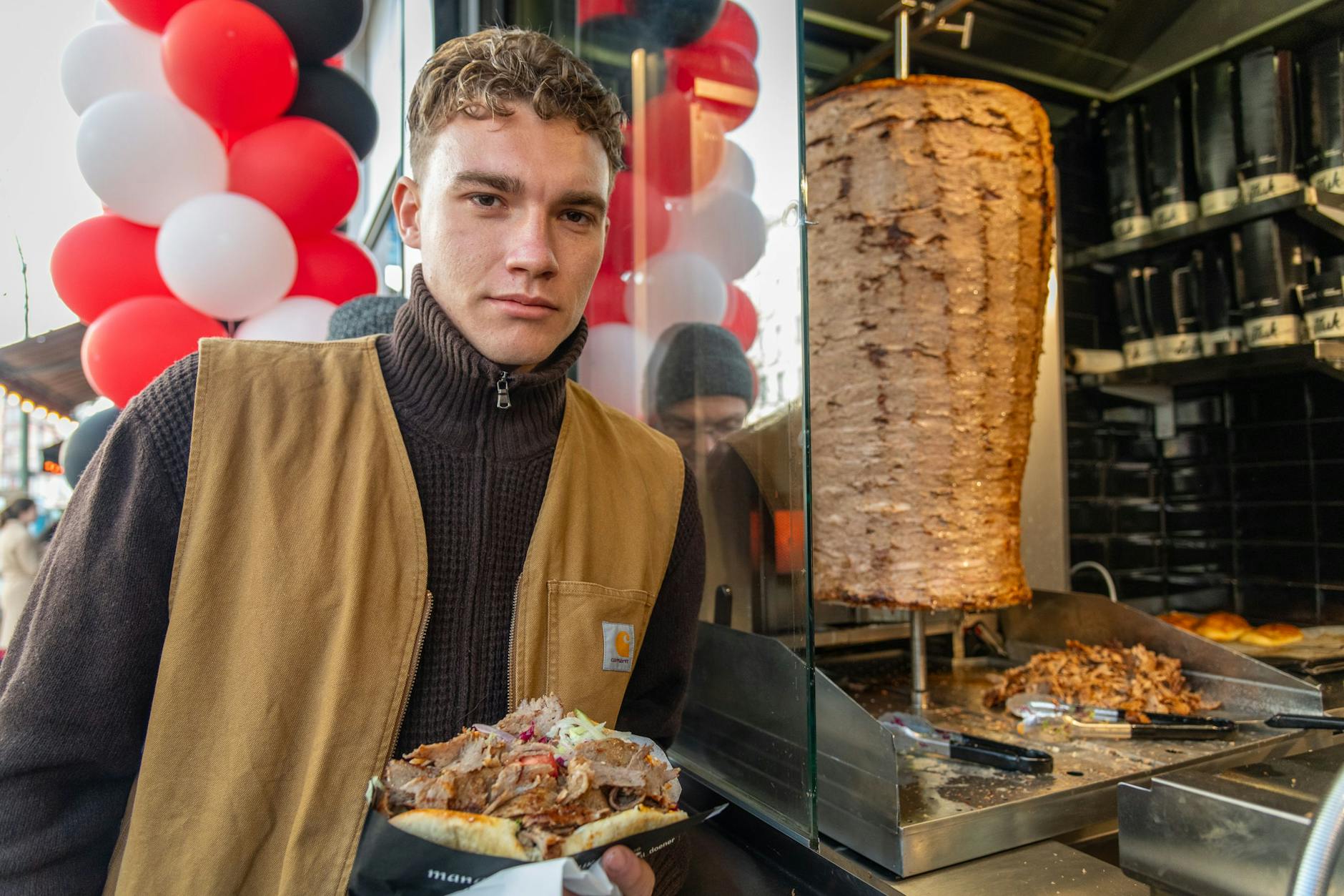Der Autor mit besagtem Poldi-Döner