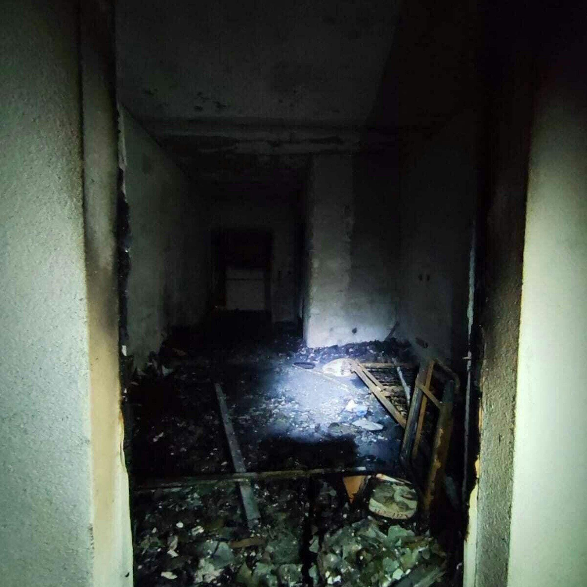 Die Löscharbeiten im Seniorenheim in Bedburg-Hau gestalteten sich schwierig.