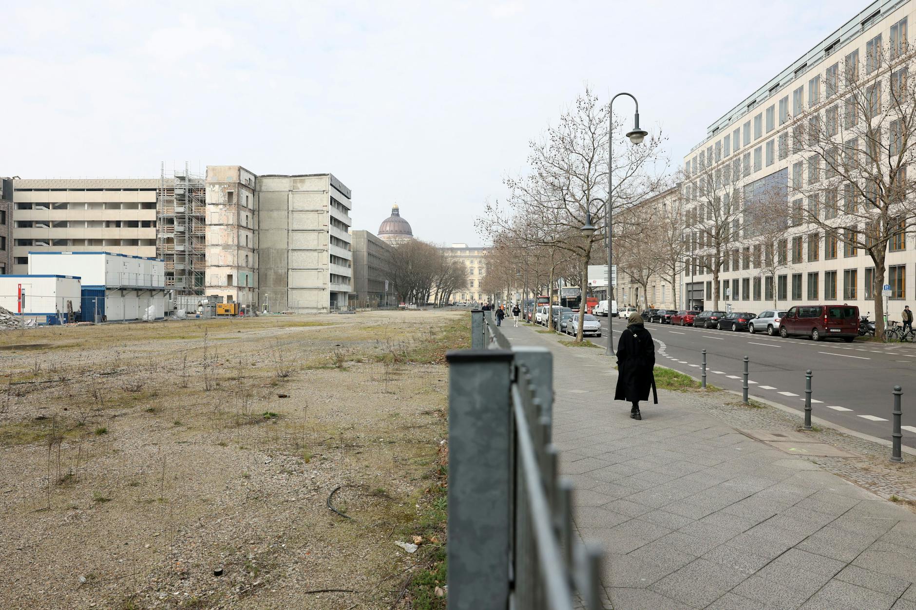 Der Bauplatz in Sichtweite zum neuen Berliner Schloss: An der Breiten Straße sollen 82 neue Wohnungen entstehen, davon jedoch nur 25 Sozialwohnungen. 