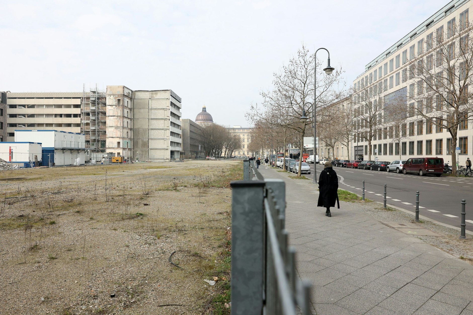 Der Bauplatz in Sichtweite zum neuen Berliner Schloss: An der Breiten Straße sollen 82 neue Wohnungen entstehen, davon jedoch nur 25 Sozialwohnungen.&nbsp;