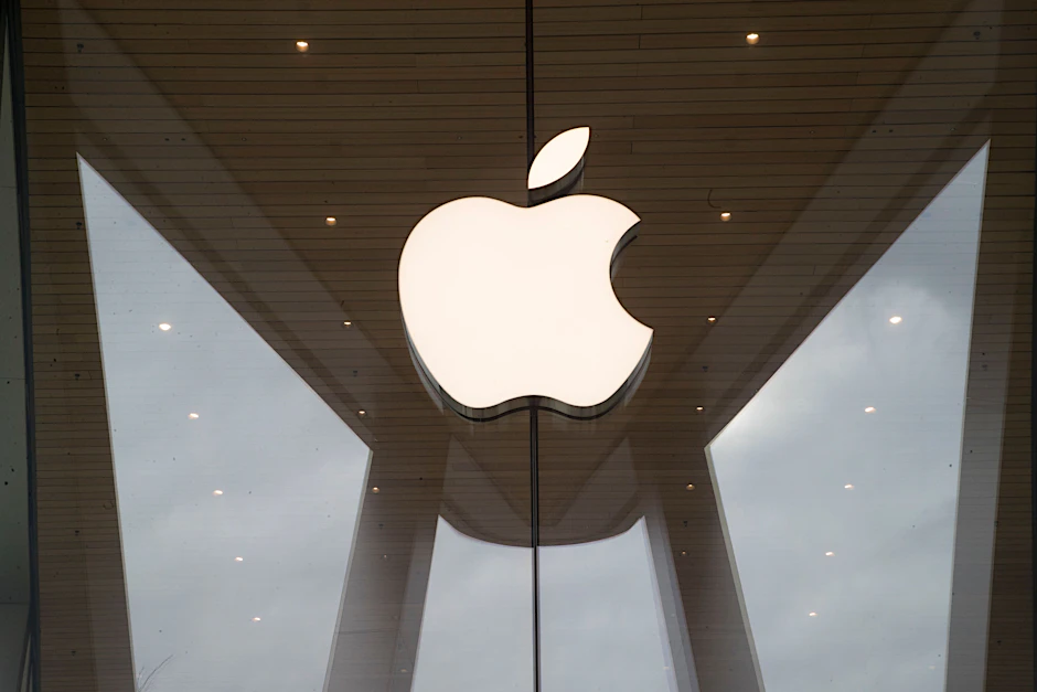 Die Firma Apple ließ rund 1,5 Millionen iPhones von Indien in die USA fliegen.