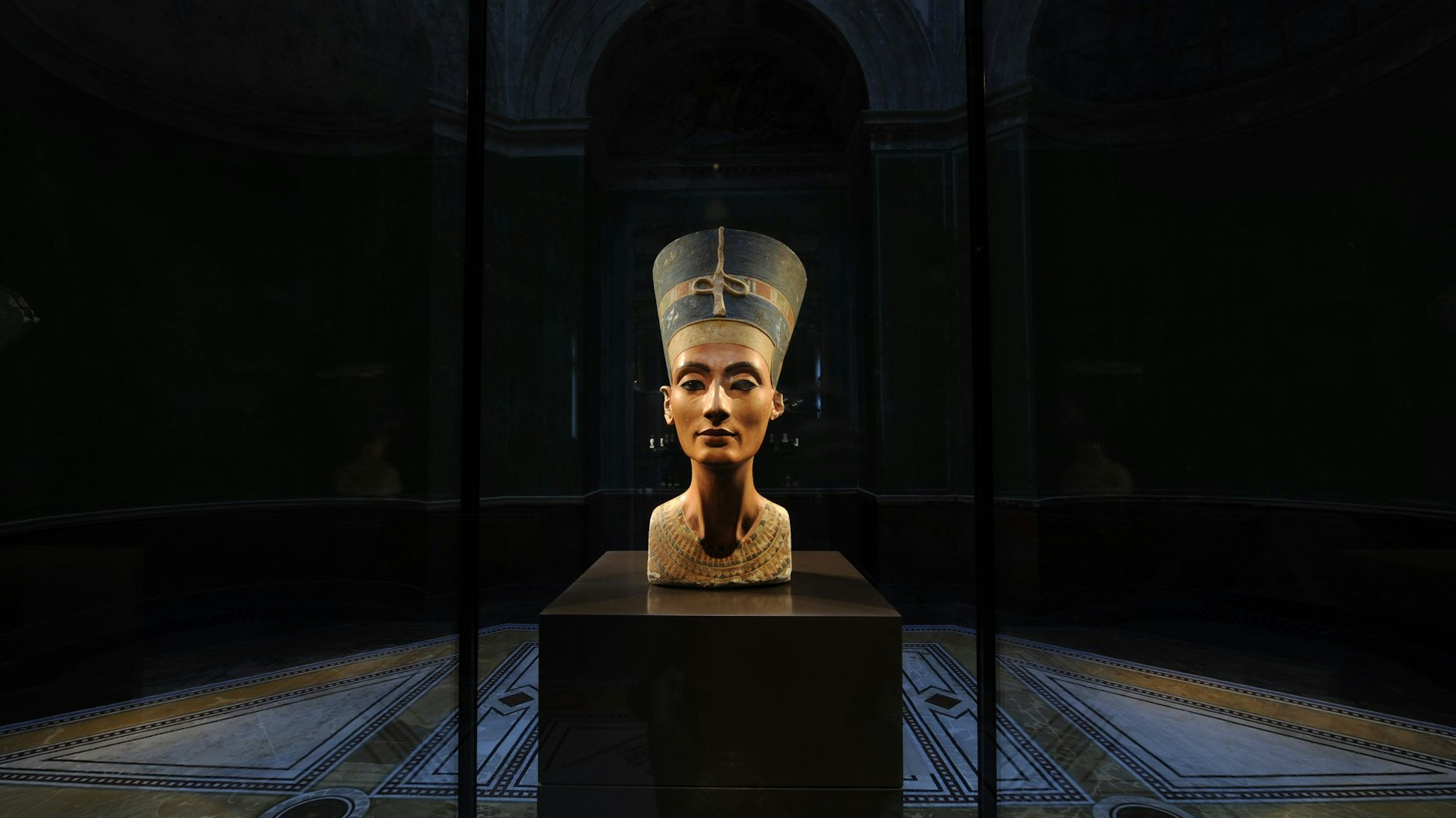 Im Neuen Museum bleiben die Öffnungszeiten: Nofretete ist weiter täglich außer montags von 10 bis 18 Uhr zu bewundern, donnerstags bis 20 Uhr.