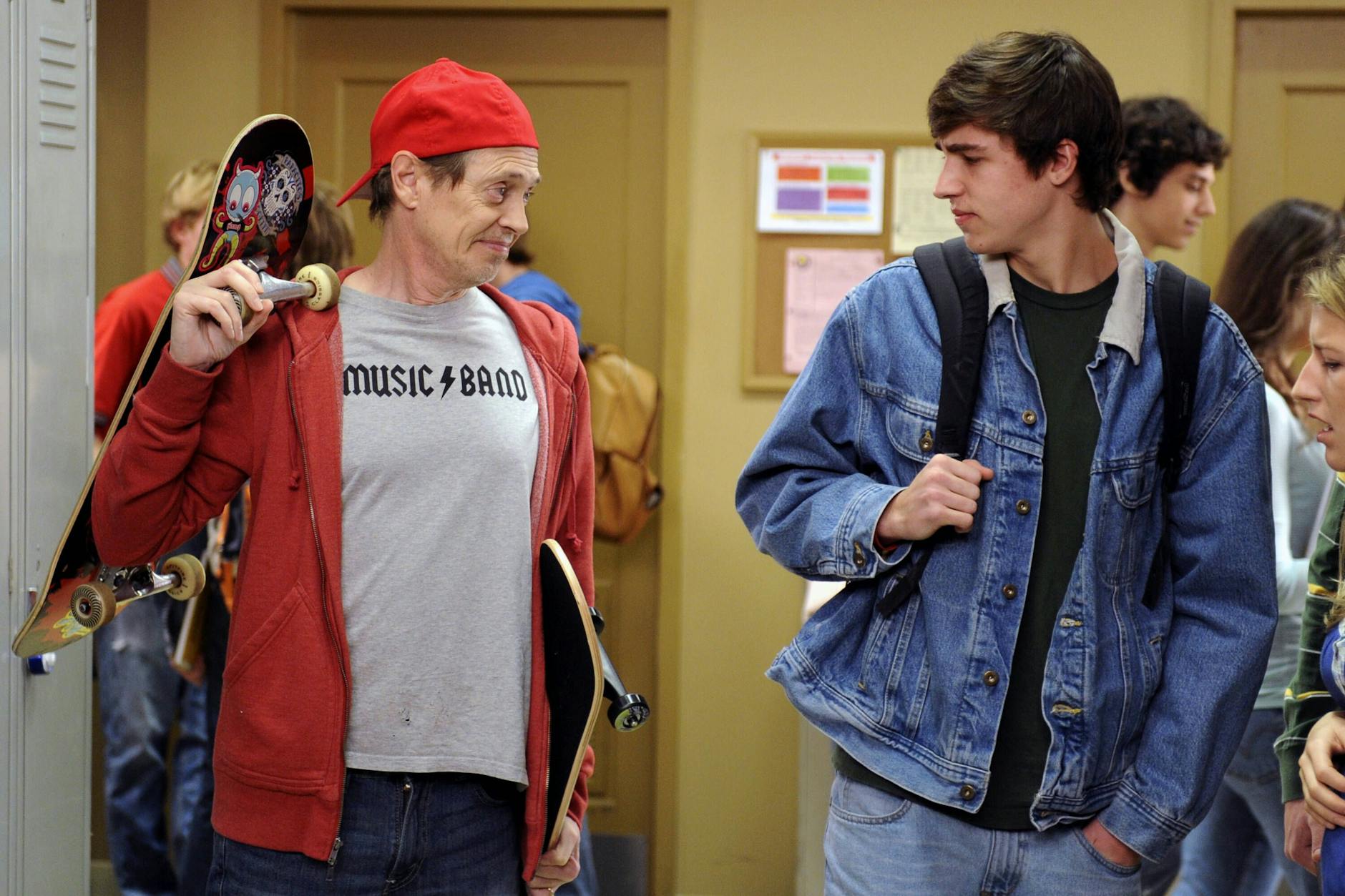 Der 55-jährige Steve Buscemi in „30 Rock“, verkleidet als Teenager.