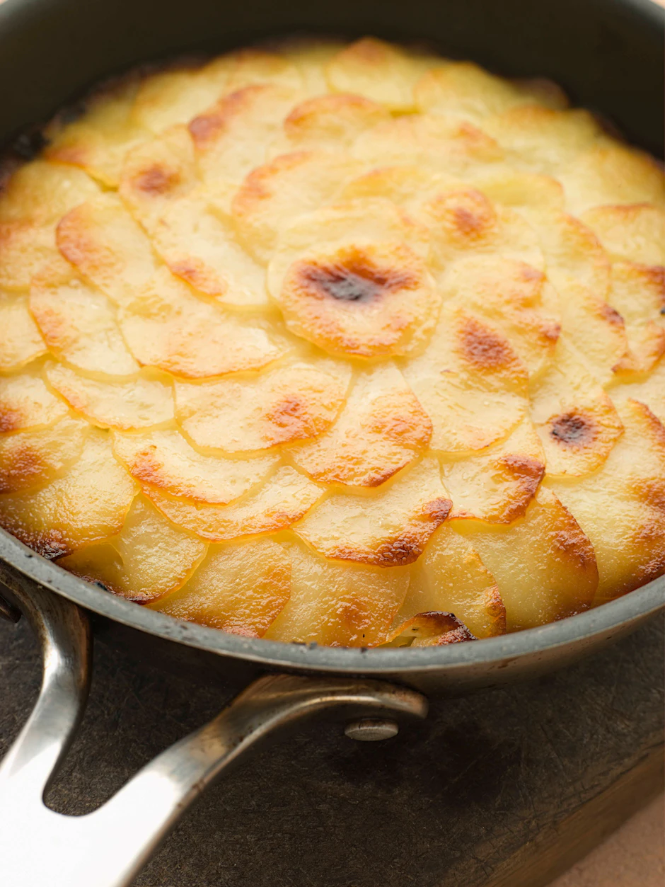 Richtig lecker, richtig schön, richtig einfach: Dieses Rezept für Annakartoffeln, auch „Pommes Anna“ genannt, ist eine Sünde wert.