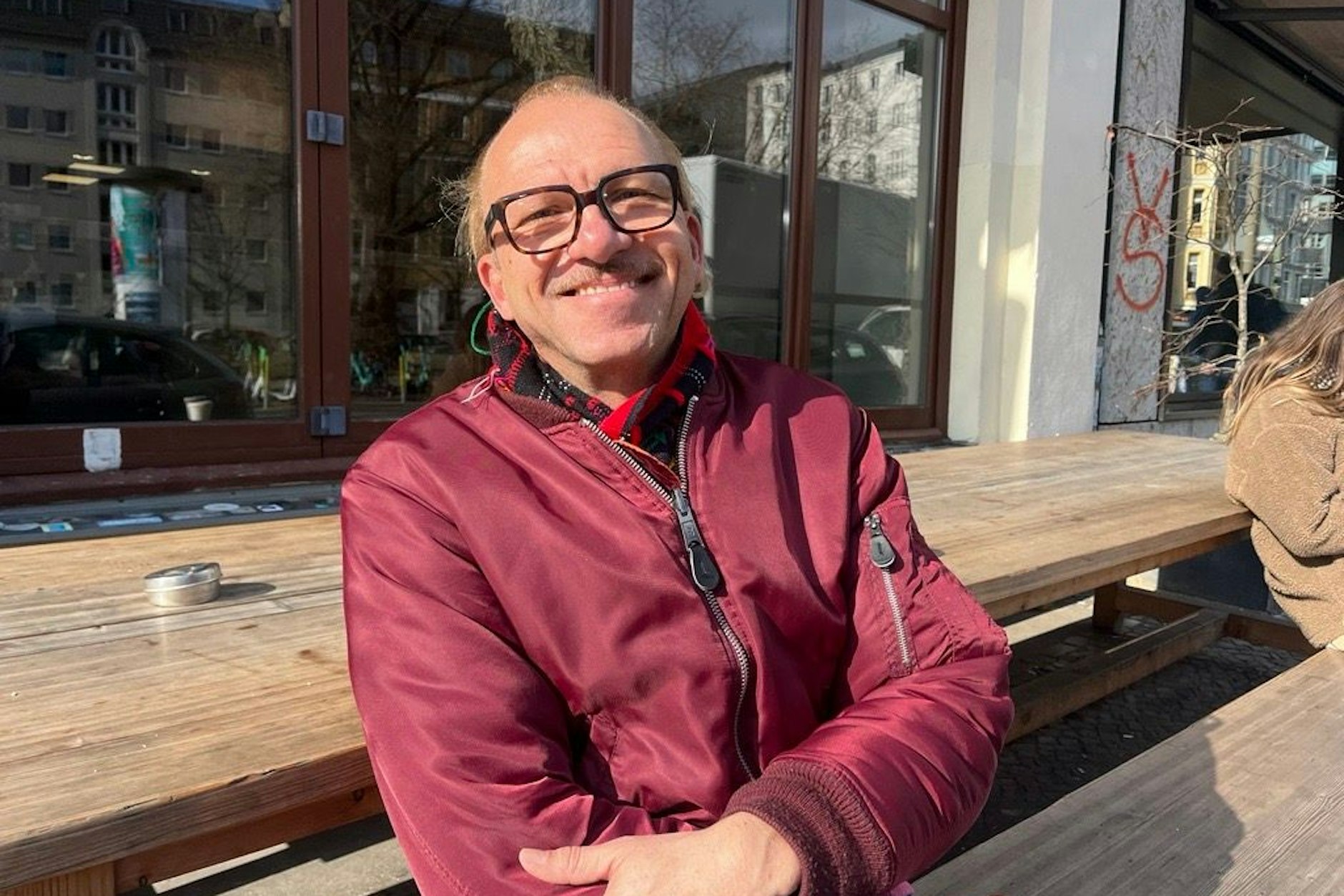 Michael Heinrich (57) aus Berlin-Mitte würde sich bereitwillig testen, wenn das Alter anklopft: „Es geht ja darum, für mich selber einschätzen zu können, ob ich noch fahrtüchtig bin.“ Und es selber einzuschätzen, ohne Prüfung? Michael schüttelt den Kopf energisch, „nein sicher nicht, das ist ein schleichender Prozess!“