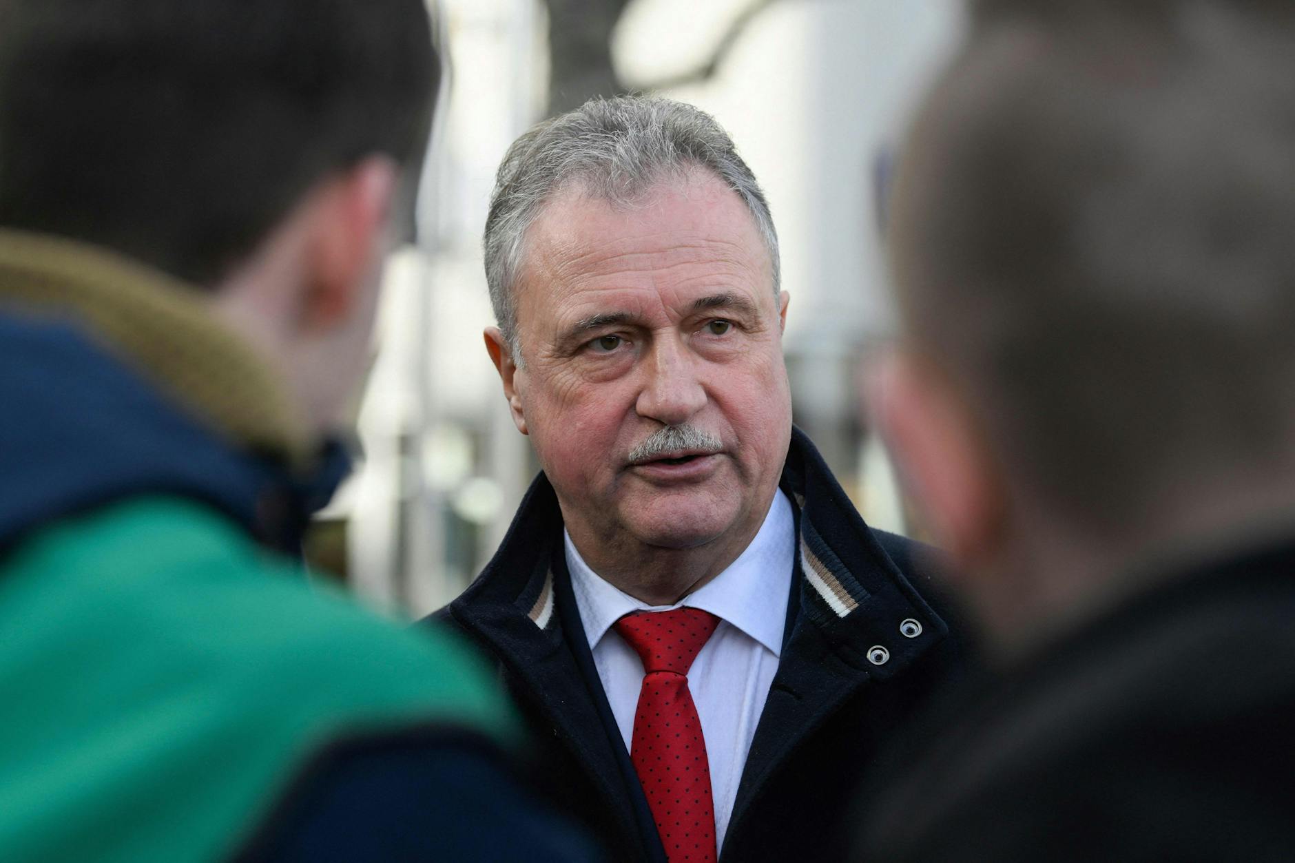 Der nächste Warnstreik bei der Deutschen Bahn ist in Sicht. Der Personenverkehr werde am 7. und 8. März bundesweit 35 Stunden lang stillstehen, kündigte GDL-Chef Claus Weselsky an.