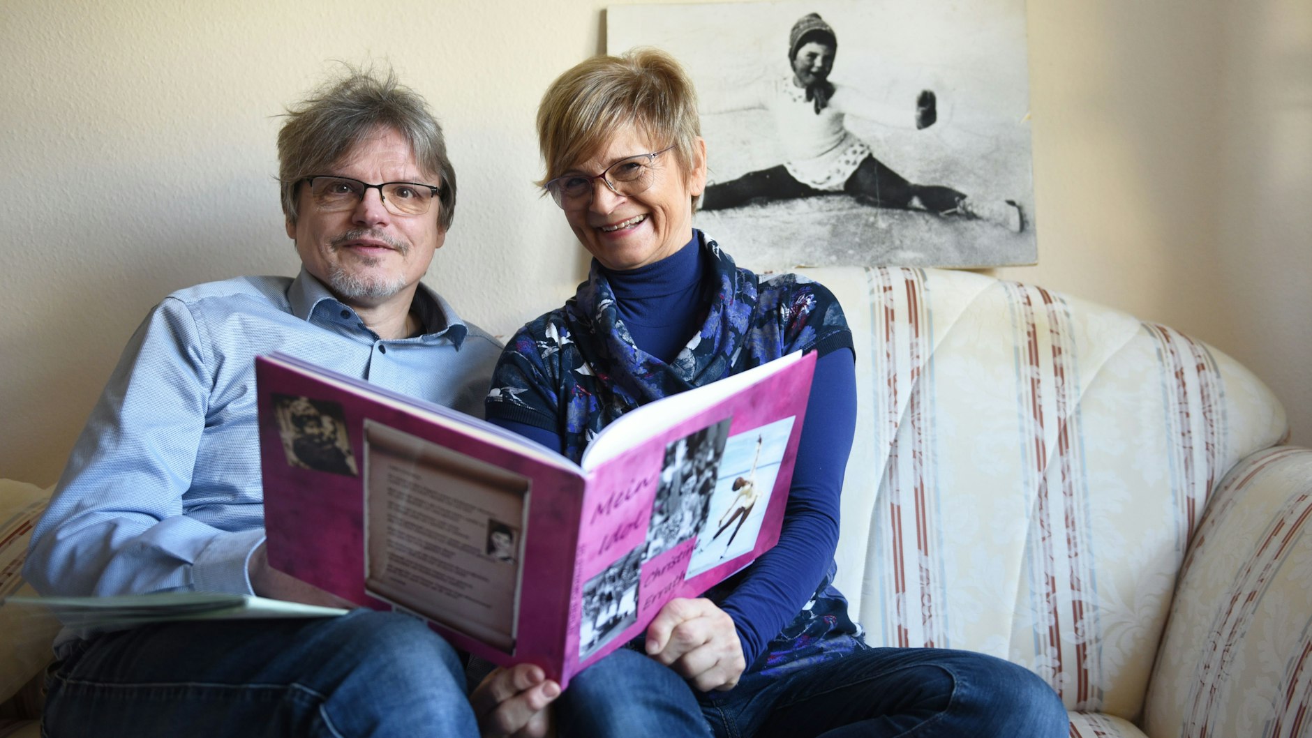 DDR-Eisstar Christine Stüber-Errath mit KURIER-Reporter Norbert Koch-Klaucke