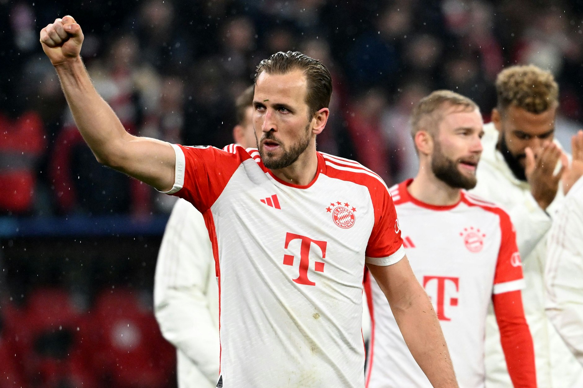 Harry Kane jubelt nach dem Sieg: Die Münchner ziehen ins Champions-League-Viertelfinale ein. 