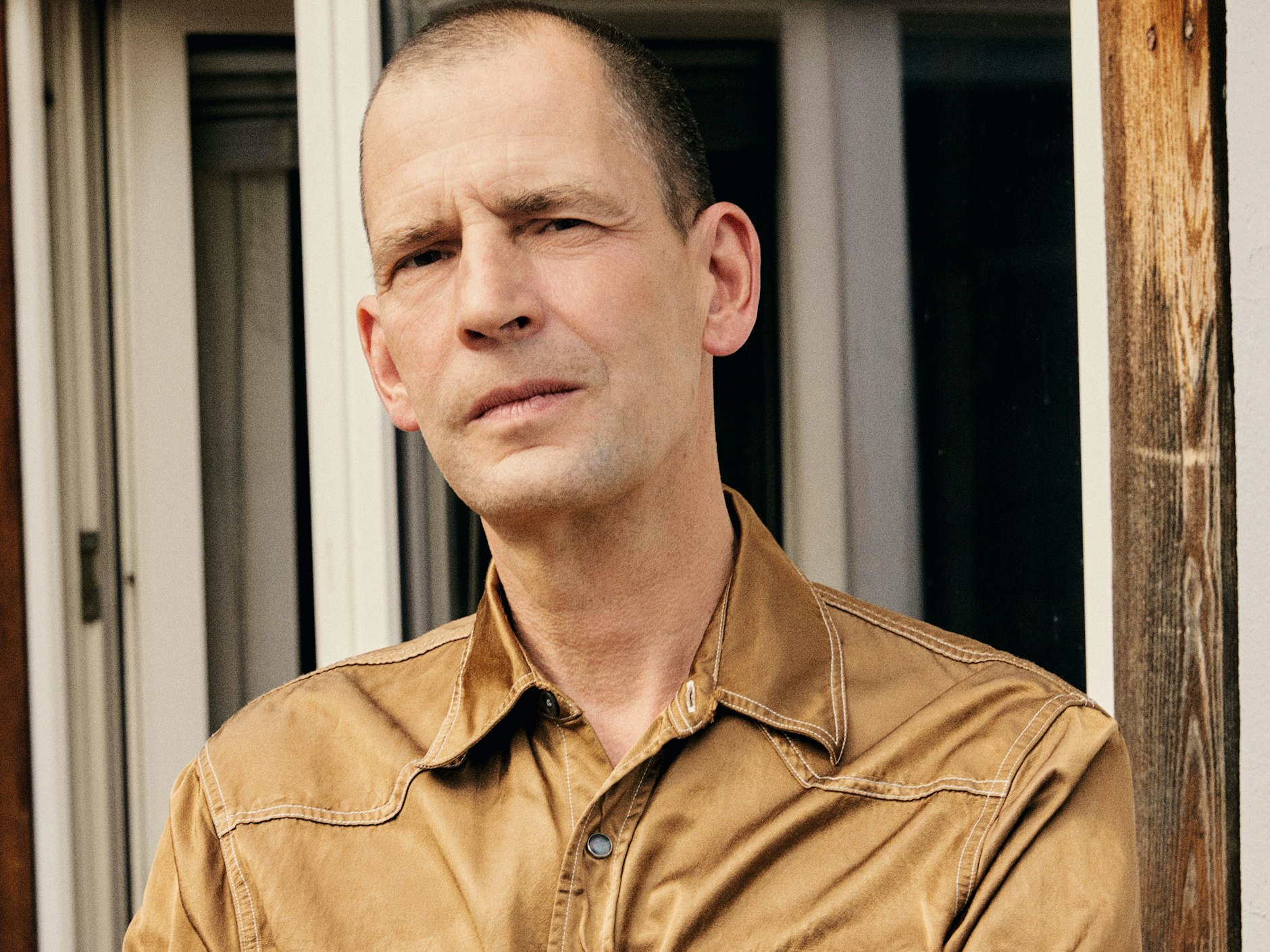 Der Berliner Kultur- und Modejournalist Adriano Sack. Wenn er nicht gerade Bücher schreibt oder sein Grundstück auf Sizilien beackert, leitet er das Stil-Ressort der Welt am Sonntag. 