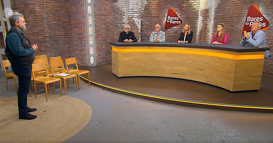 „Bares für Rares“-Händler Markus Wildhagen (r.) könnte mit den Design-Stühlen ein Mega-Schnäppchen machen, bleibt aber total fair.