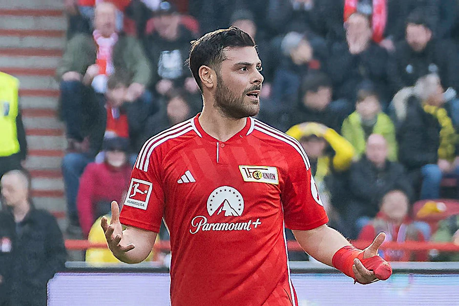 Union-Stürmer Kevin Volland verletzte sich beim Uhrenüberfall und trug beim 0:2 gegen Dortmund einen Verband an der linken Hand.
