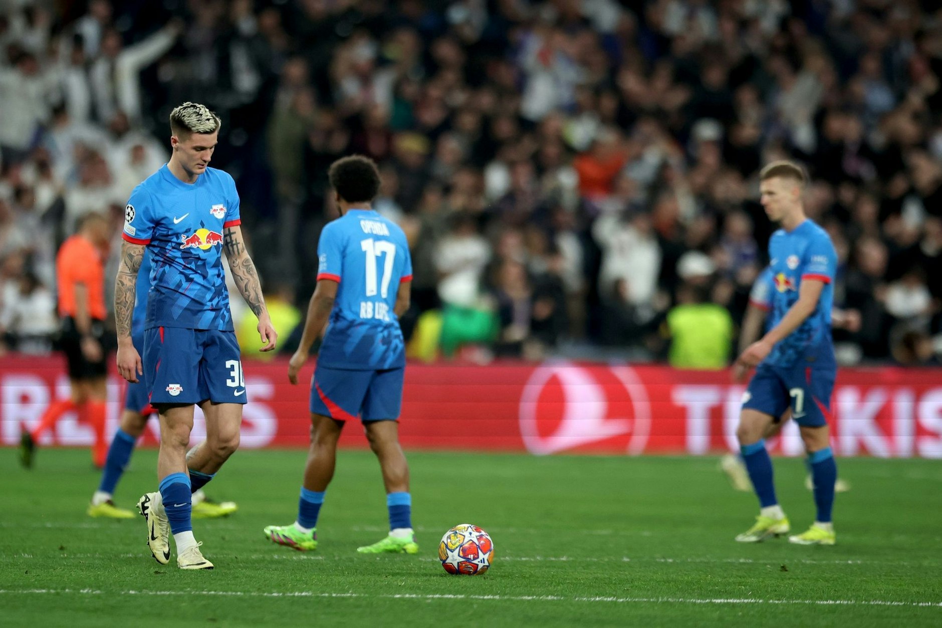 Die Leipziger müssen sich trotz einer starken Leistung in Madrid aus der Champions League verabschieden.&nbsp;