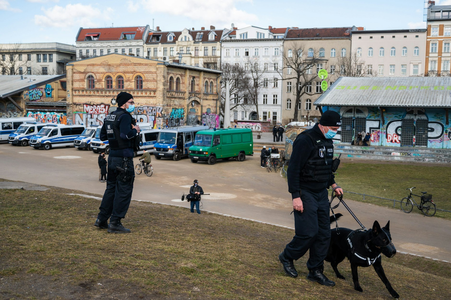 Immer mehr Drogensüchtige und Obdachlose sorgen in den Vierteln um den Görlitzer Park in Kreuzberg für viel Stress bei den Anwohnern. Nun nehmen die Pläne für den Umbau und die nächtliche Schließung des Görlitzer Parks in Berlin-Kreuzberg konkrete Gestalt an.