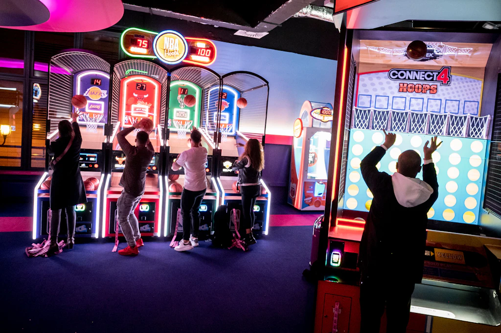 Rushhour im Spielparadies: Jetski-Simulator, Pac-Man und Co.