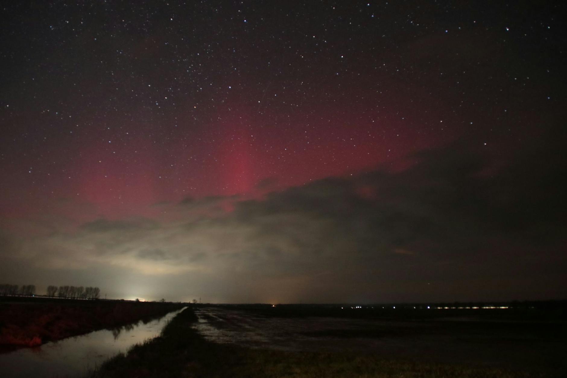 Man muss nicht unbedingt nach Grönland, Finnland, Island, Norwegen oder Schweden reisen, um Polarlichter zu sehen. Das geht auch in Sachsen-Anhalt.