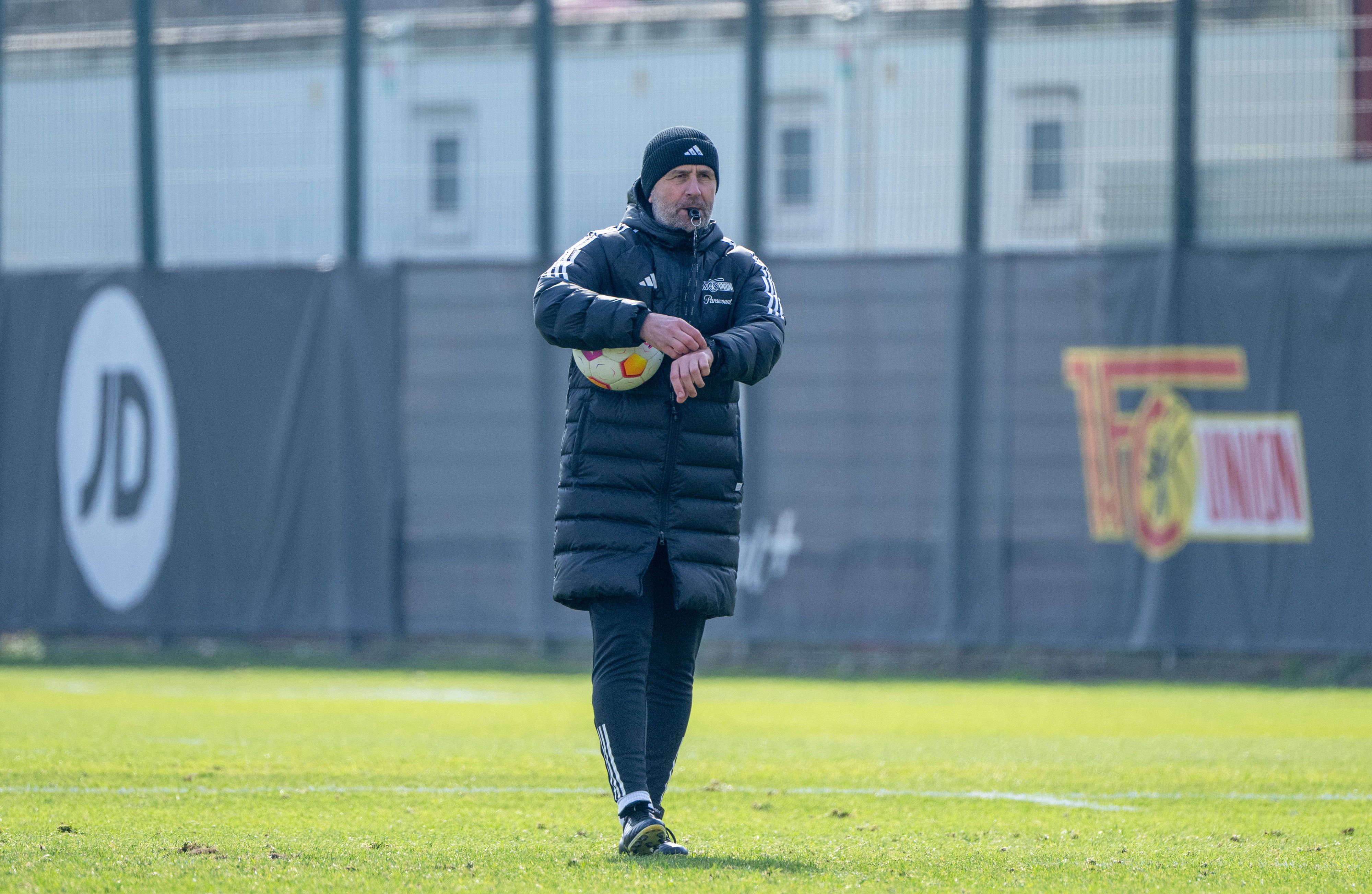 Drama in der Vergangenheit! Darum verbietet Union-Trainer Bjelica Kaugummis