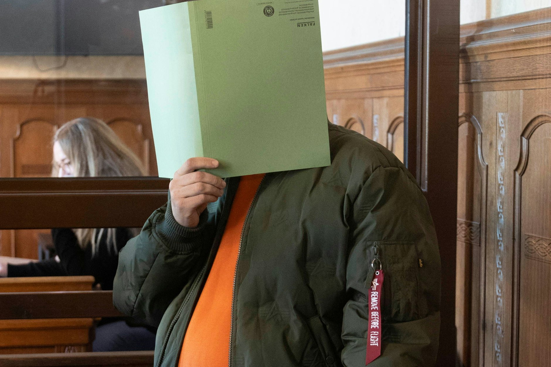 Auf der Anklagebank in Berlin: Diyan D. (44). Er soll der Bande sein Bankkonto zur Verfügung gestellt haben.