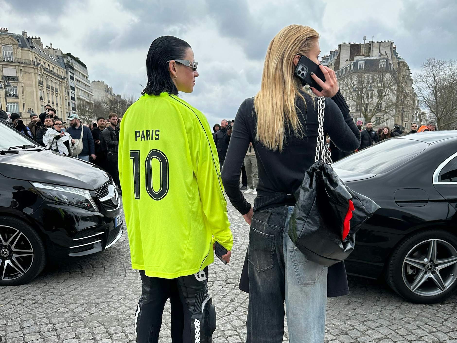 Bonjour, wir sind hier. Und wo seid ihr?